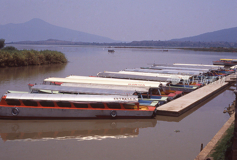 码头码头游船到Janitzio岛湖Patzcuaro Michiocan墨西哥